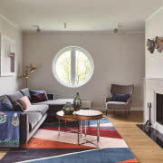 W małej łazience postawiono na minimalizm....