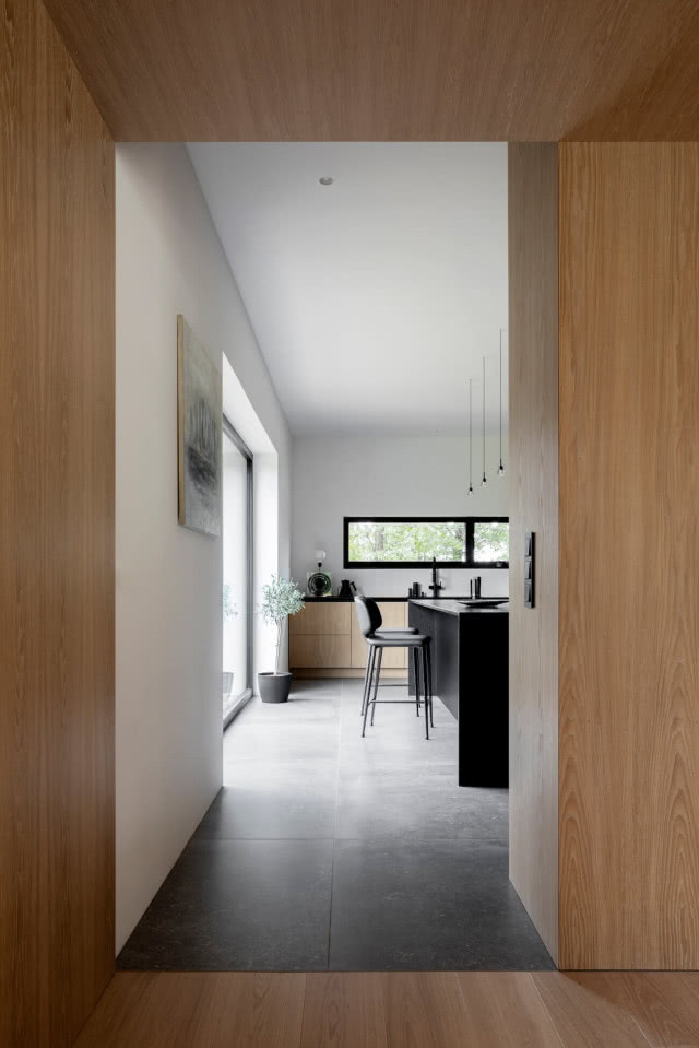 gres płytki w kuchni szare