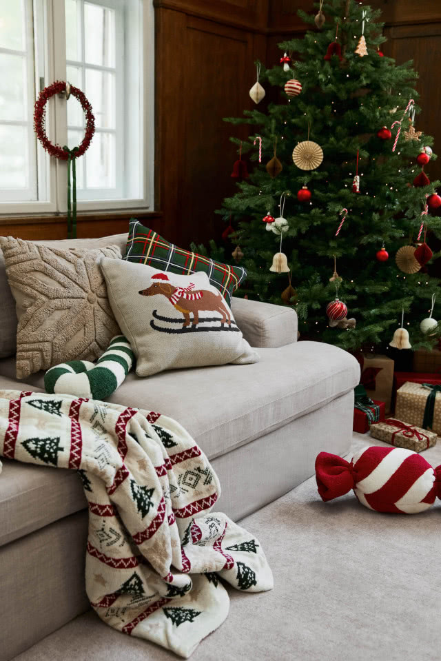 choinka ubrana w stylu skandynawskim