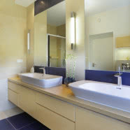 Funkcjonalny dom pod lasem