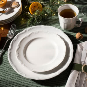Świąteczny stół pełen tradycji - odkryj, jak klasyczna porcelana tworzy wyjątkową atmosferę!