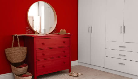 Czerwony - najtrudniejszy kolor w aranżacji wnętrz. Jak urządzić mieszkanie z kolorem czerwonym?