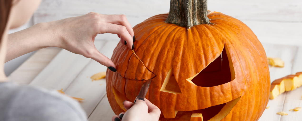Lampion z dyni - jak wyciąć dynię na Halloween?