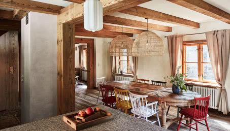 Stary dom na Mazurach po gruntownej metamorfozie. Zachowano pruską cegłę i wiekowe drewno!