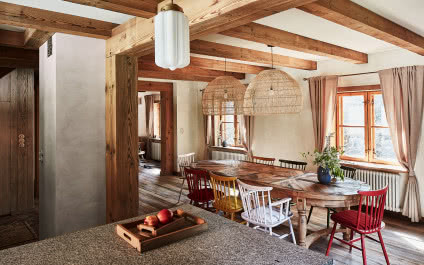 Stary dom na Mazurach po gruntownej metamorfozie. Zachowano pruską cegłę i wiekowe drewno!