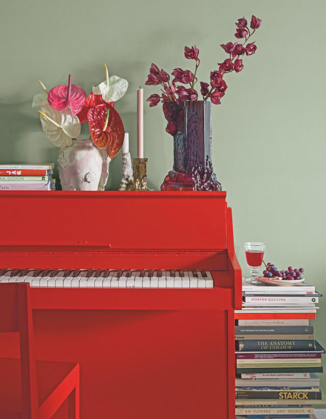 czerwony z zielonym w aranżacji wnętrz