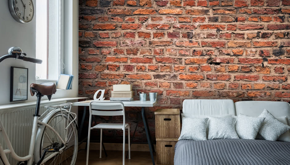 Imitacja cegieł na ścianie - dlaczego warto sięgnąć po płytki cegłopodobne?
