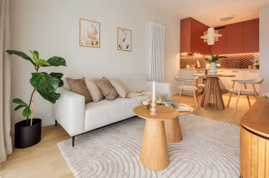 Kuchnia w kolorze terakoty i łuki! Pomysł na małe mieszkanie 