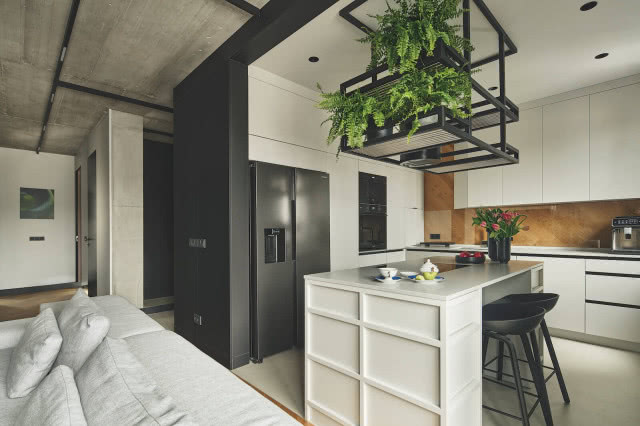 biało-czarna kuchnia z wyspą