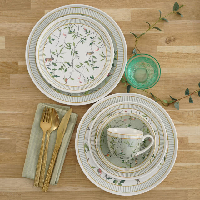 porcelana z letnim motywem kwiatowym