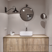 W małej łazience postawiono na minimalizm....