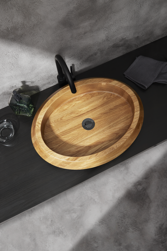 Svall Poland - umywalka z litego drewna, ujęcie z góry