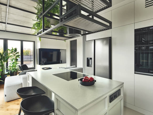 wyspa kuchenna z hokerami