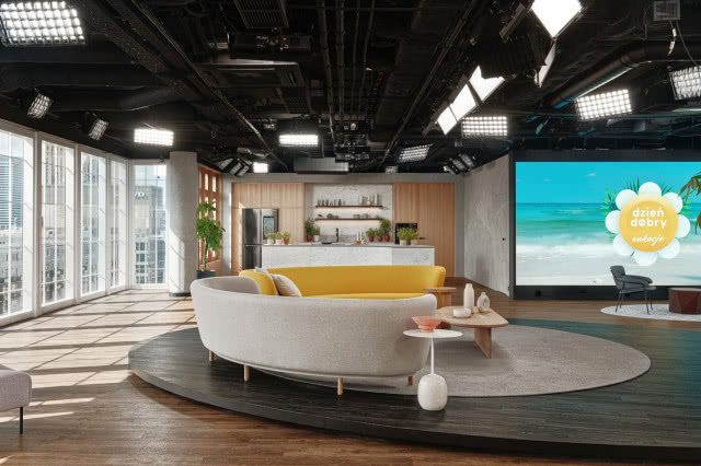 Najpopularniejszy polski program śniadaniowy „Dzień Dobry TVN” z nową aranżacją studia. Za projektem stoi pracownia Sikora Wnętrza