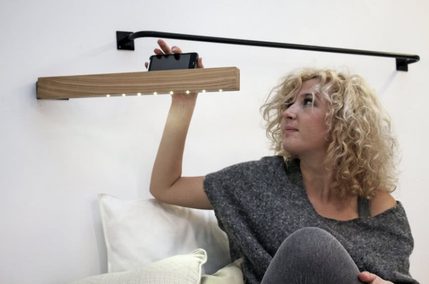 Ta lampa nie potrzebuje żadnych przełączników...