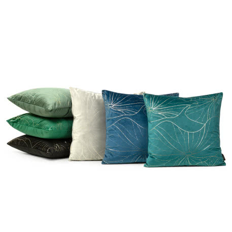 Welwetowa poszewka BLINK z delikatnymi jasnozłotymi liśćmi lilii wodnej