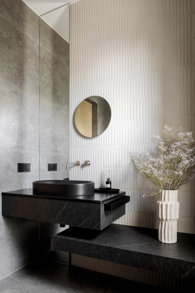 czarna umywalka w łazience