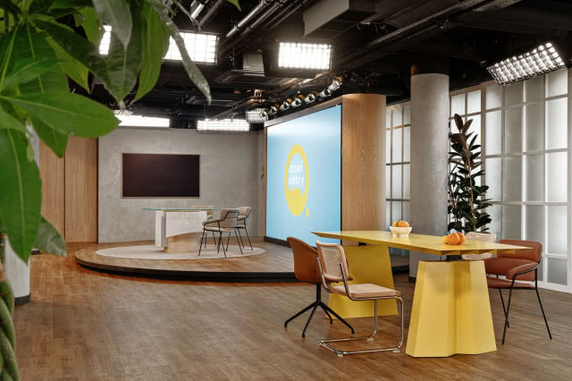 Najpopularniejszy polski program śniadaniowy „Dzień Dobry TVN” z nową aranżacją studia. Za projektem stoi pracownia Sikora Wnętrza