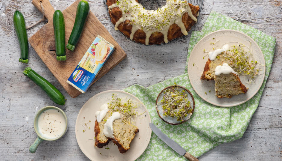 Pasztet z cukinii i ziół z polewą z serka kremowego emmentaler 