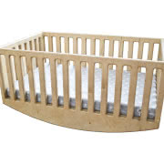 Wykonane z brzozowej sklejki łóżeczko jest...