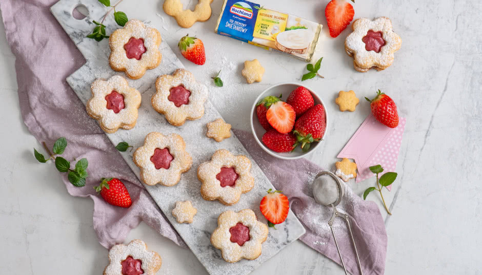 Ciasteczka z okienkiem z musem z rabarbaru i serka kremowego śmietankowego