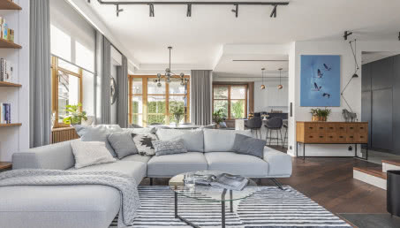 Luksusowa willa w podwarszawskim Konstancinie! Zdobi je wyspa kamienna i rzeźba Oskara Zięty!