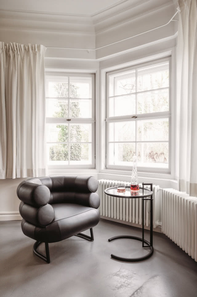 stolik E-1027 oraz
fotel Bibendum