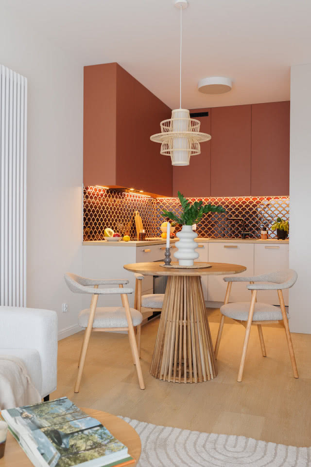 okrągły stół aneks kuchenny