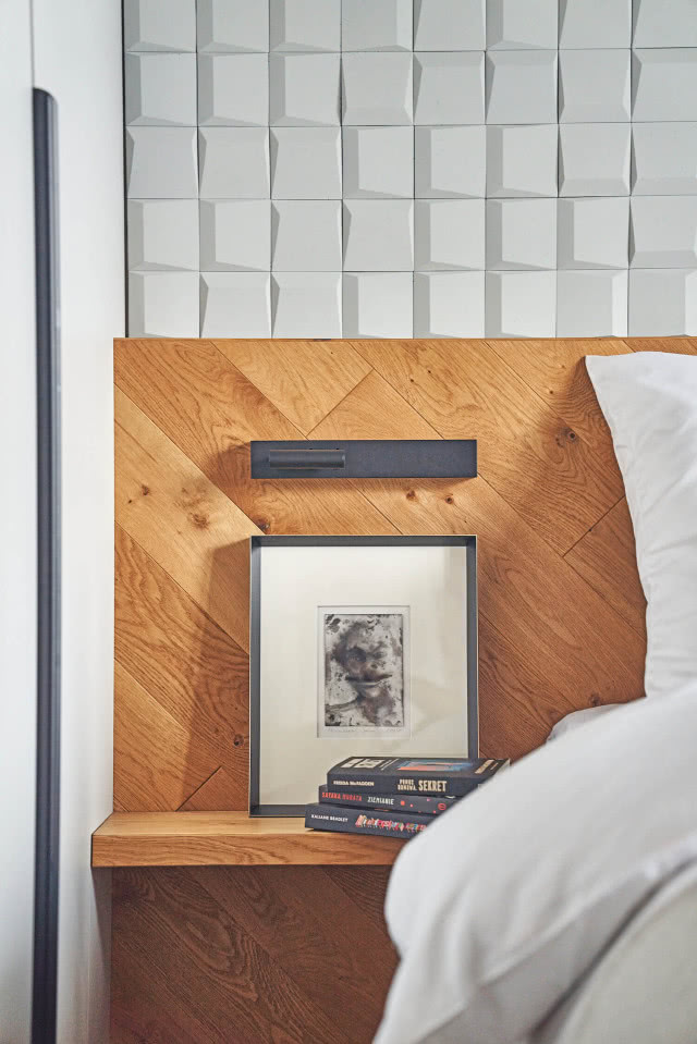 sypialnia szafka zabudowa przy łóżku