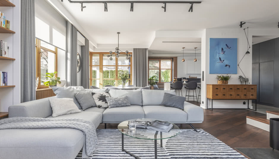 Luksusowa willa w podwarszawskim Konstancinie! Zdobi je wyspa kamienna i rzeźba Oskara Zięty!