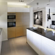 Szyba kominka jest ruchoma. Gdy gospodarze mają...