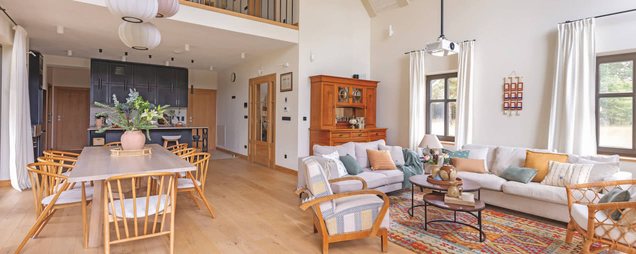 Marzyli o życiu nad jeziorem. Zbudowali mazurski dom, który oddycha naturą