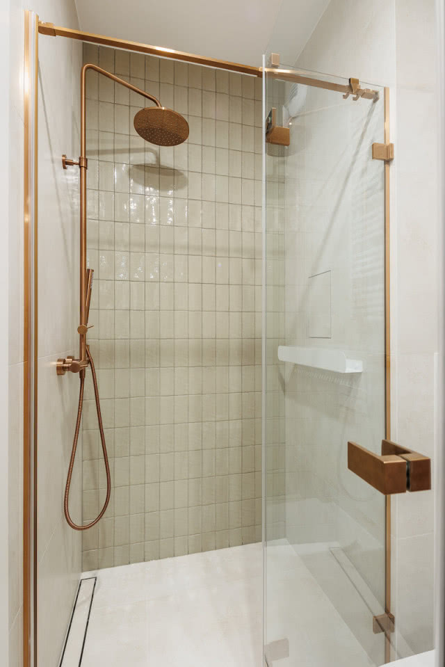 Baterie prysznicowe w kolorze miedzi