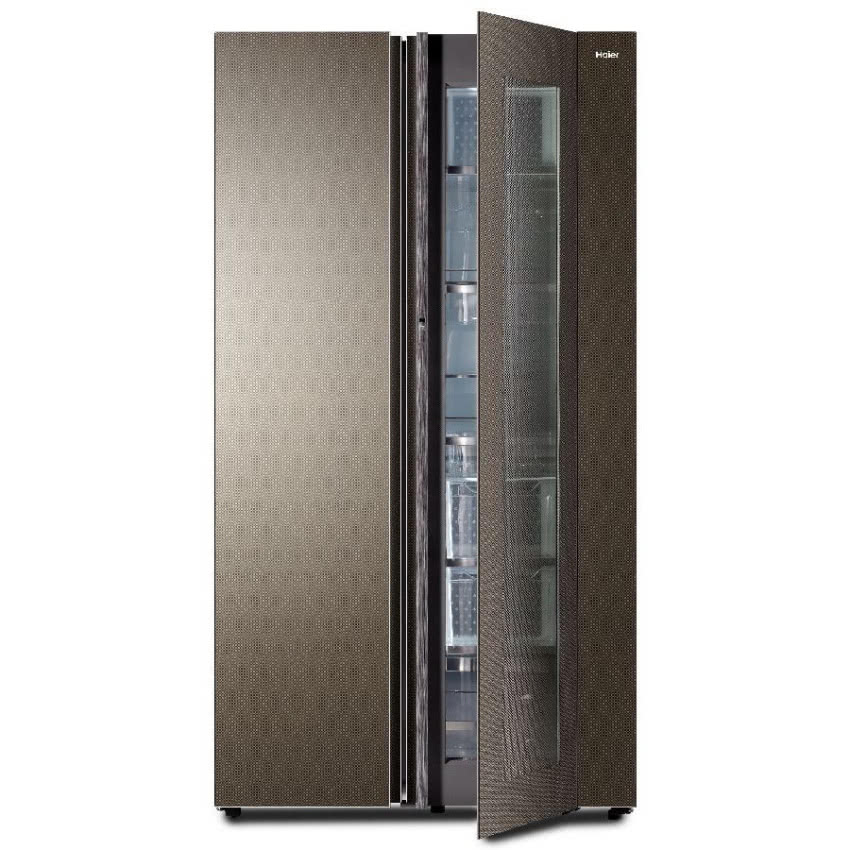 Jedne z drzwi chłodziarko-zamrażarki Side by...