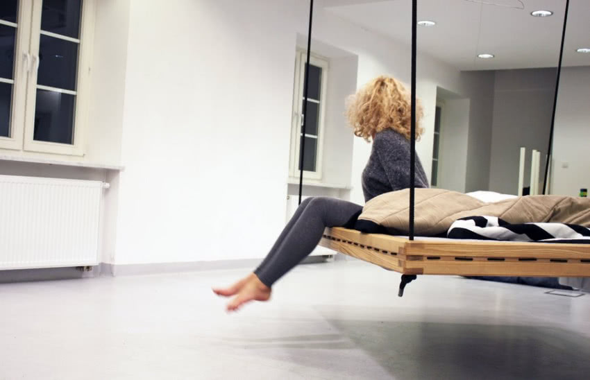 Podwójne, podwieszane łóżko, to jeden z...