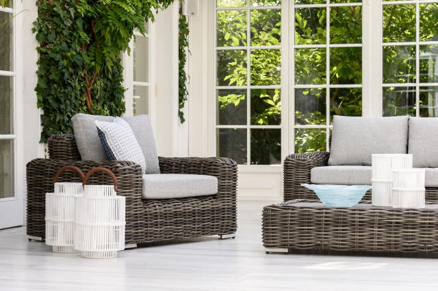 Seria Maye Gray daje odczucie kontaktu z naturalnym materiałem, ale uwalnia od troski o pogodę.