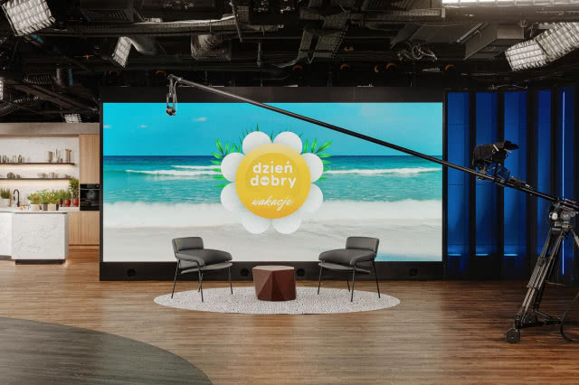 Najpopularniejszy polski program śniadaniowy „Dzień Dobry TVN” z nową aranżacją studia. Za projektem stoi pracownia Sikora Wnętrza