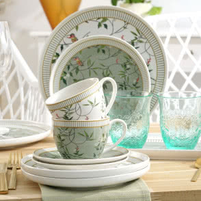 porcelana z letnim motywem kwiatowym