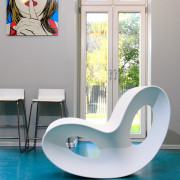 Ściany łazienki są wyłożone nie płytkami, ale...