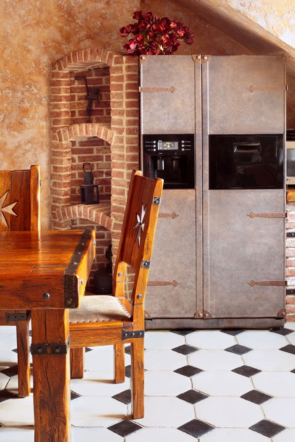 Nawet lodówka side-by-side wygląda jak zabytkowy...