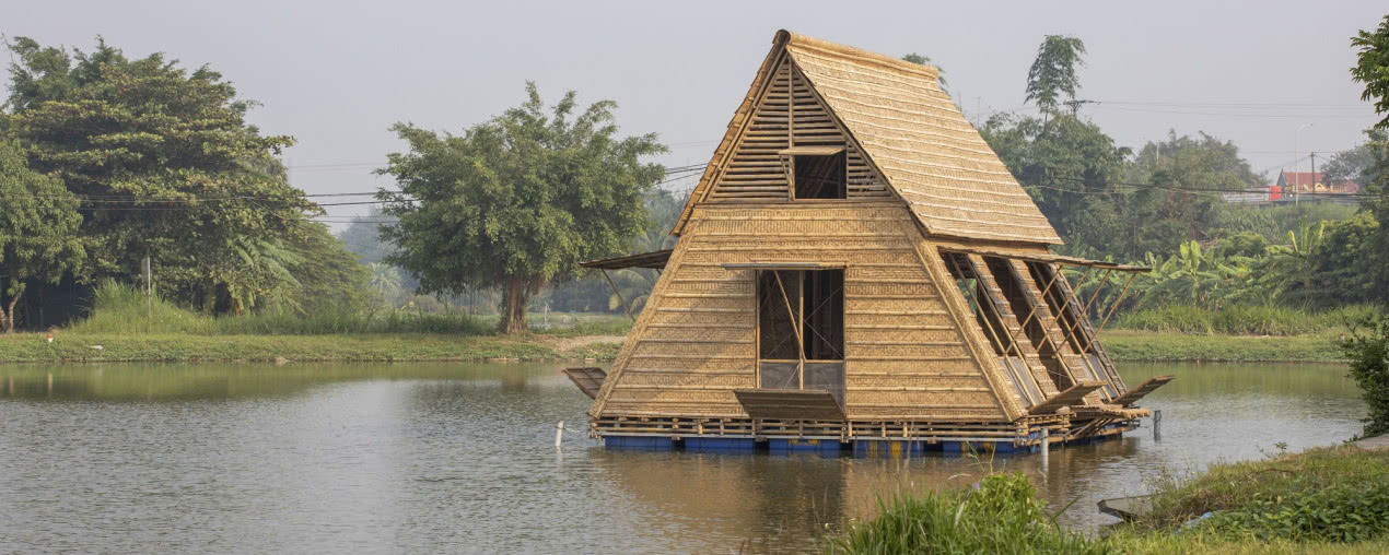 Architekci z Wietnamu zaprojektowali pływający dom z bambusa. Ma zbierać deszczówkę i wykorzystywać energię słoneczną!