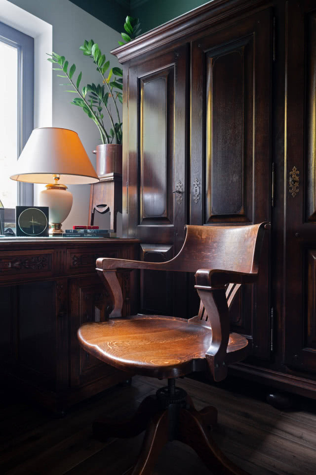 dębowe, obrotowe krzesło z 1920 roku