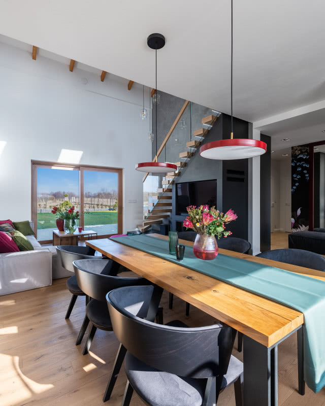 Designerskie oświetlenie nad stołem