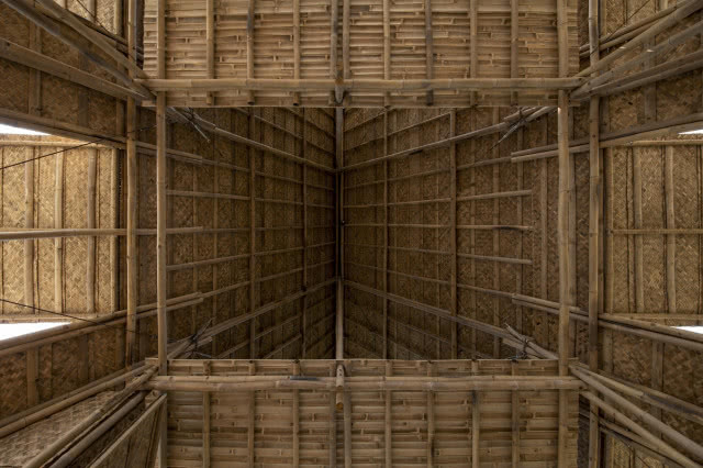 dach widziany z dołu