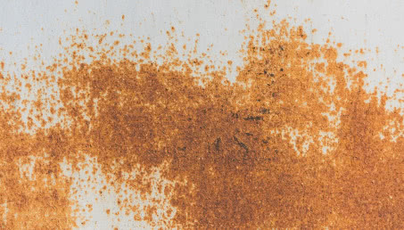 Jak usunąć rdzę z metalu? Preparaty i sposoby na rdzę - gotowe i domowe