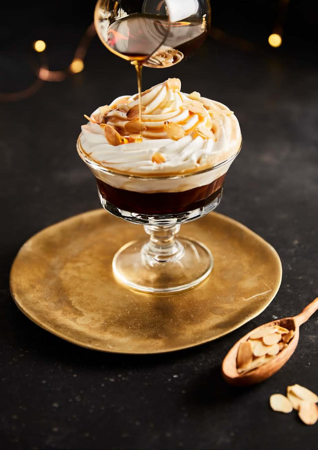 Kawa po wiedeńsku z syropem klonowym: jak ją zrobić? Prosty przepis