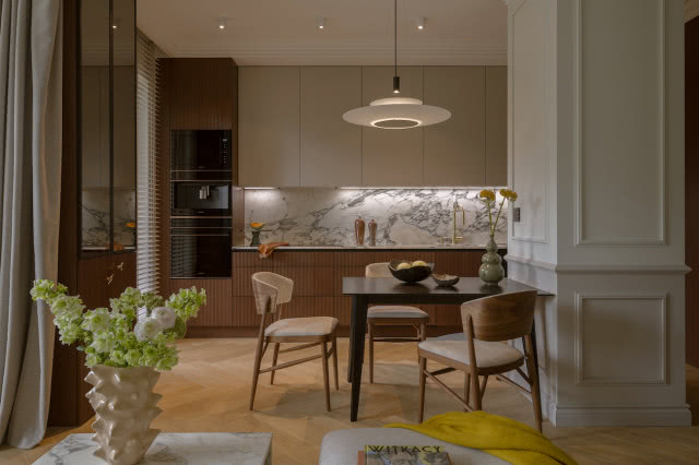 Nostalgiczne mieszkanie w Krakowie. Pełne ciepła, emocji i kwiatów