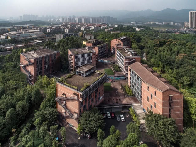 widok z lotu ptaka na budynki