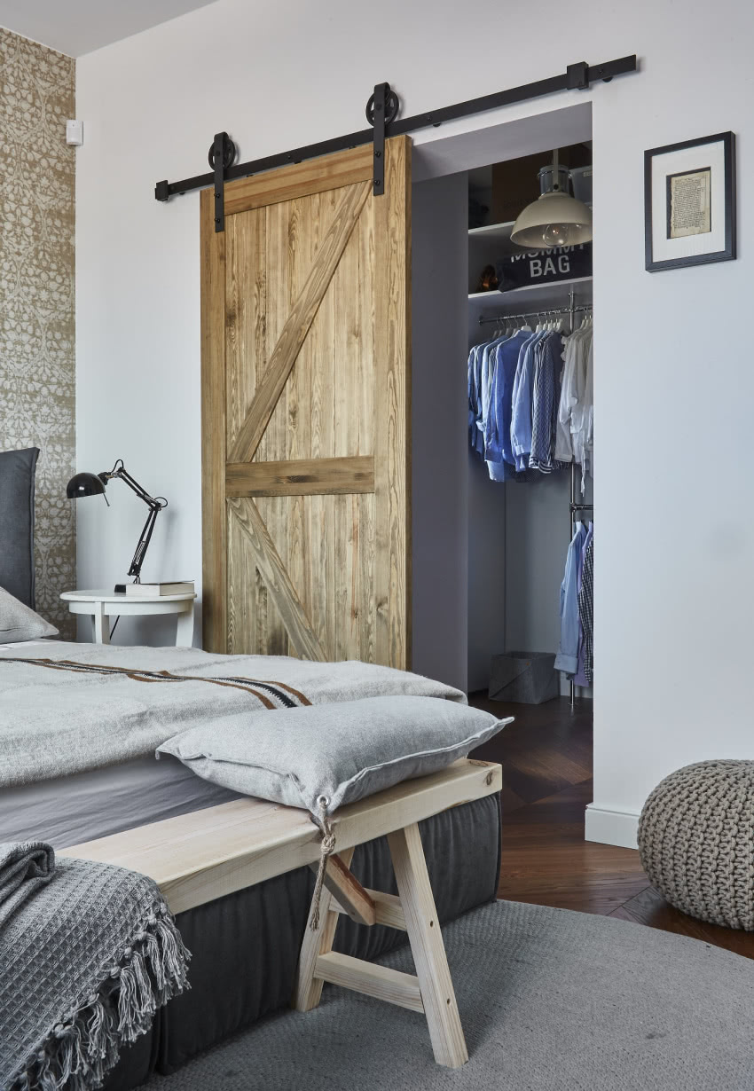 – Sypialnia to nasza oaza spokoju. Tutaj od...