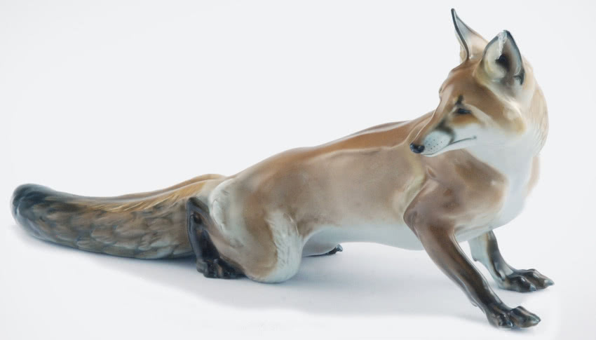 Porcelanowa figura lisa, proj. Theodor Karner,...